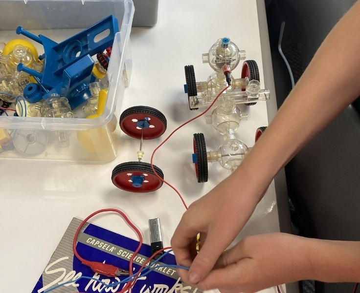 Hillside students creating electrical circuits during science.